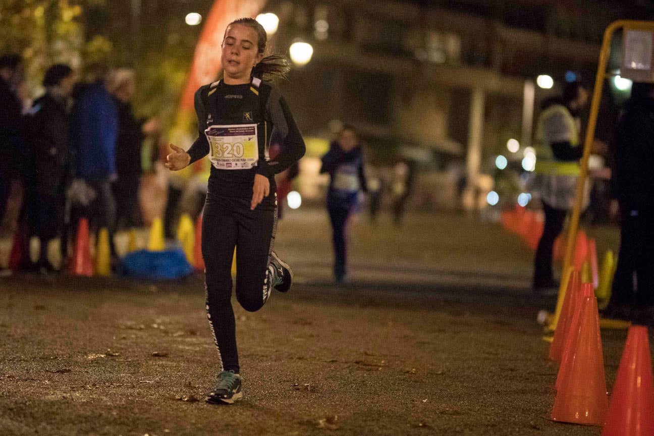 Ni el mal tiempo ni el frío han impedido que decenas de niños hayan partido en las carreras de las distintas categorías de esta tradicional carrera navideña