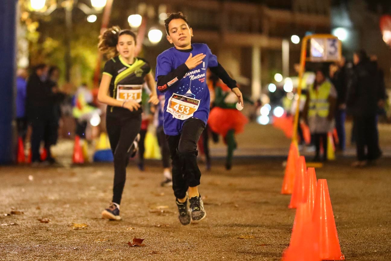 Ni el mal tiempo ni el frío han impedido que decenas de niños hayan partido en las carreras de las distintas categorías de esta tradicional carrera navideña