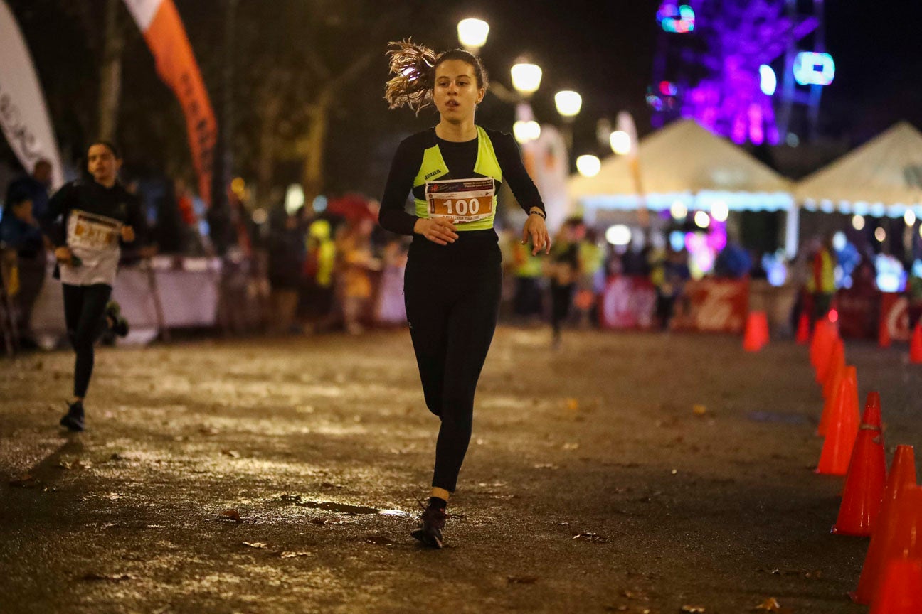 Ni el mal tiempo ni el frío han impedido que decenas de niños hayan partido en las carreras de las distintas categorías de esta tradicional carrera navideña