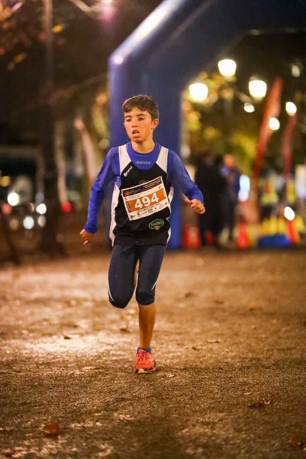 Ni el mal tiempo ni el frío han impedido que decenas de niños hayan partido en las carreras de las distintas categorías de esta tradicional carrera navideña