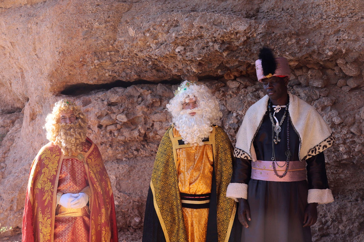 Cientos de personas se han acercado hoy, un año más, a disfrutar del espectacular Belén viviente de Los Tablones
