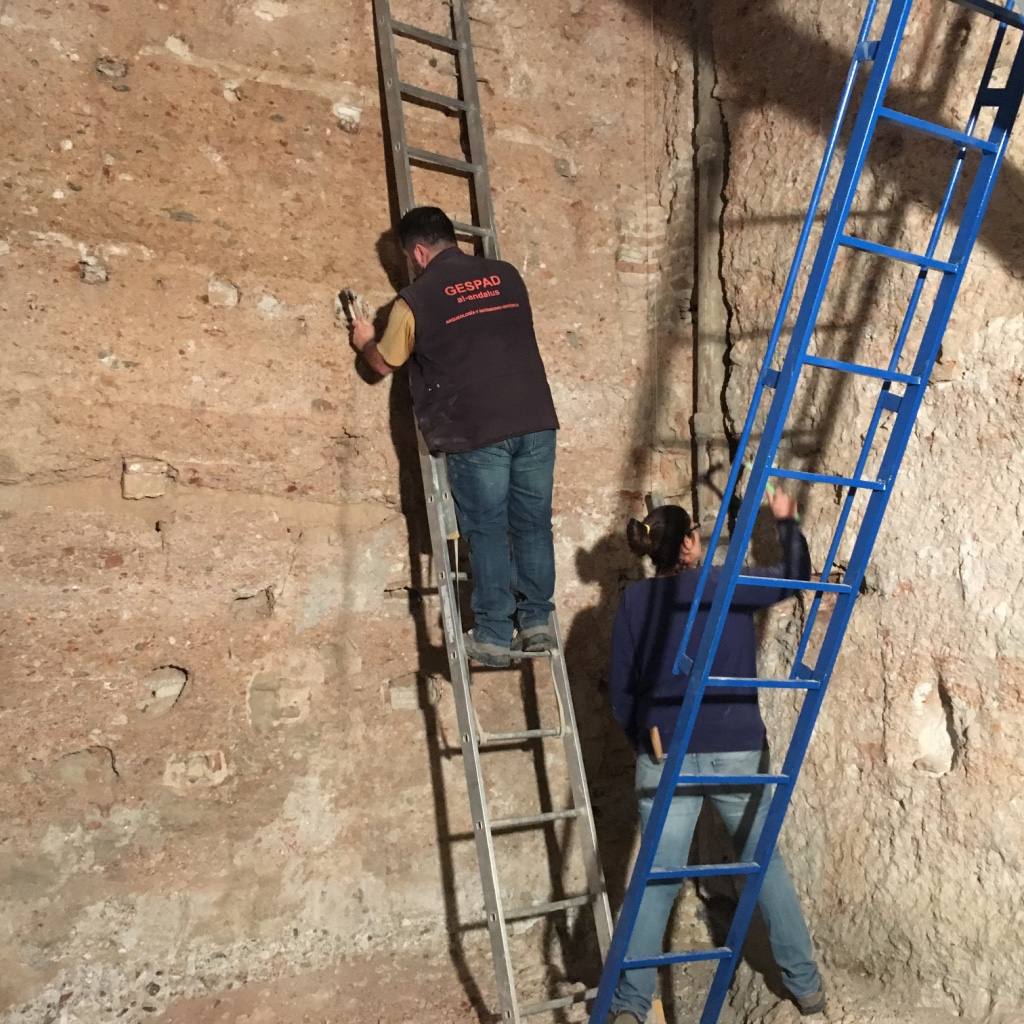 Trabajos arqueológicos en los paramentos.