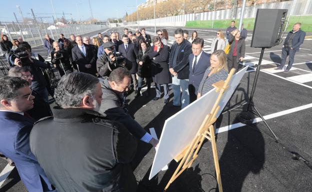 La estación del AVE de Granada estrena un aparcamiento en superficie de 327 plazas