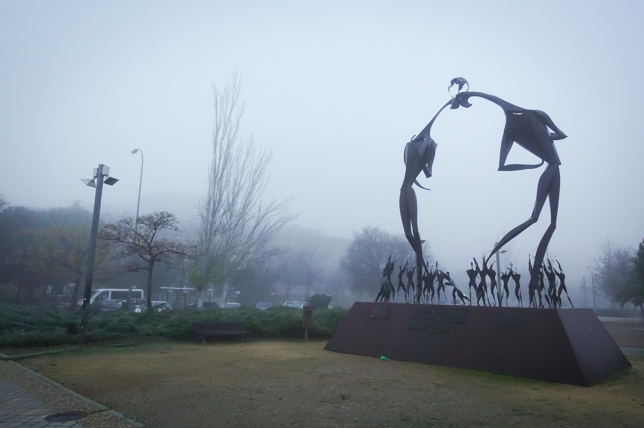 Las vacaciones escolares han permitido que no haya tráfico denso en la Circunvalación a pesar de la densa niebla que hay este lunes, 23 de diciembre de 2019, en la capital y el área metropolitana 