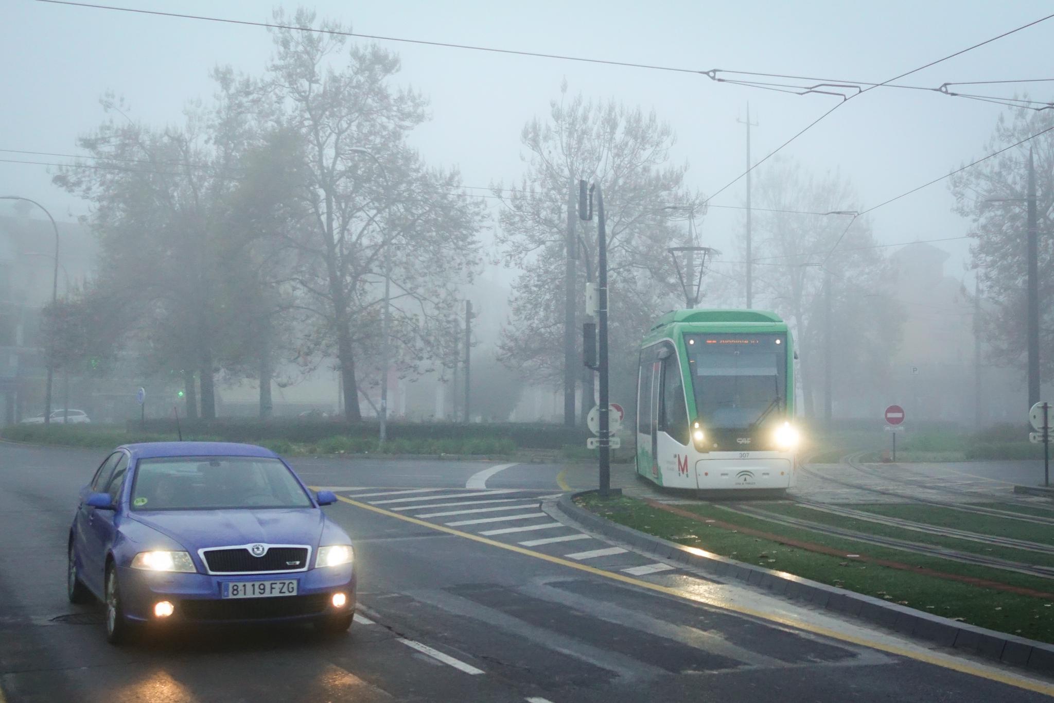 Las vacaciones escolares han permitido que no haya tráfico denso en la Circunvalación a pesar de la densa niebla que hay este lunes, 23 de diciembre de 2019, en la capital y el área metropolitana 