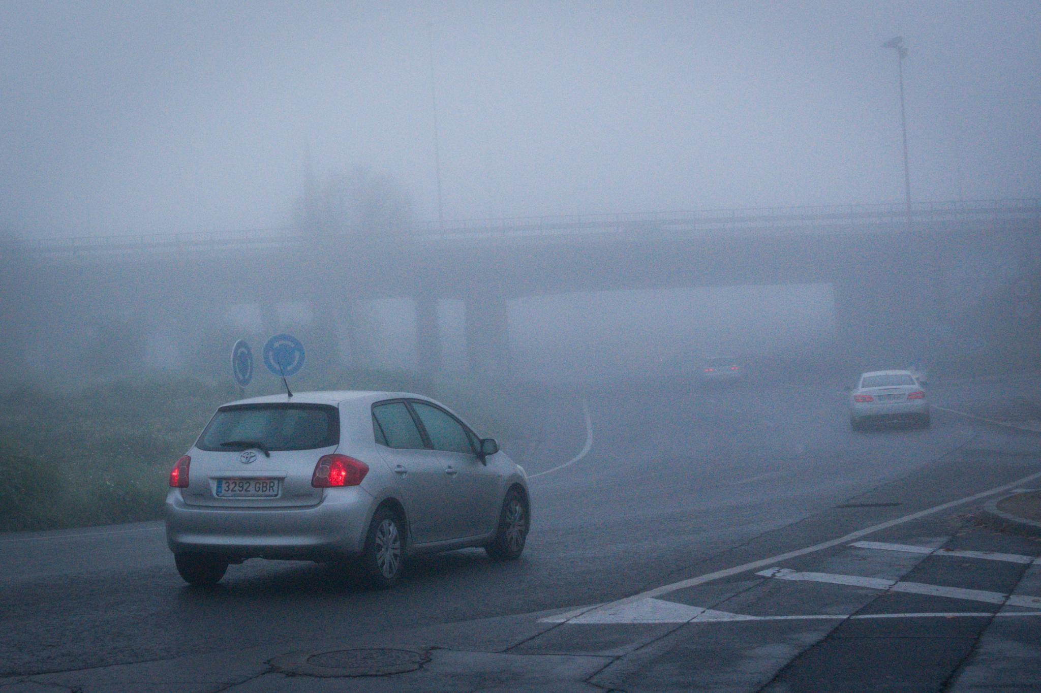 Las vacaciones escolares han permitido que no haya tráfico denso en la Circunvalación a pesar de la densa niebla que hay este lunes, 23 de diciembre de 2019, en la capital y el área metropolitana 