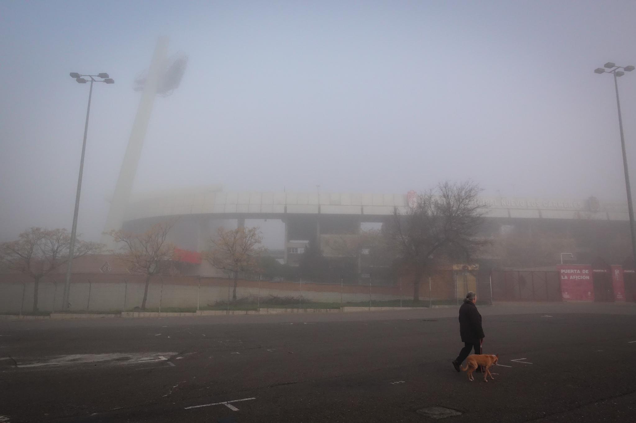 Las vacaciones escolares han permitido que no haya tráfico denso en la Circunvalación a pesar de la densa niebla que hay este lunes, 23 de diciembre de 2019, en la capital y el área metropolitana 