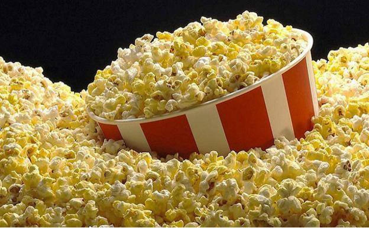 Entrar con comida en el cine | «Es ilegal» que las salas impidan entrar con bebida, según FACUA y la Junta