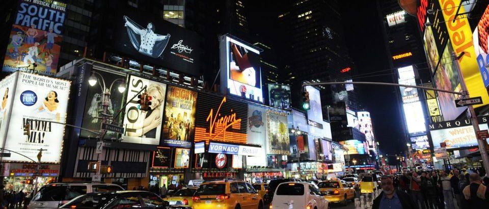 Nueva York (EEUU): el centro de la celebración de Nochevieja en Nueva York es la plaza de Times Square, donde una gran bola desciende para marcar el inicio del año nuevo. Antes de la caída de la bola, la fiesta se ameniza con diversas actuaciones musicales. 
