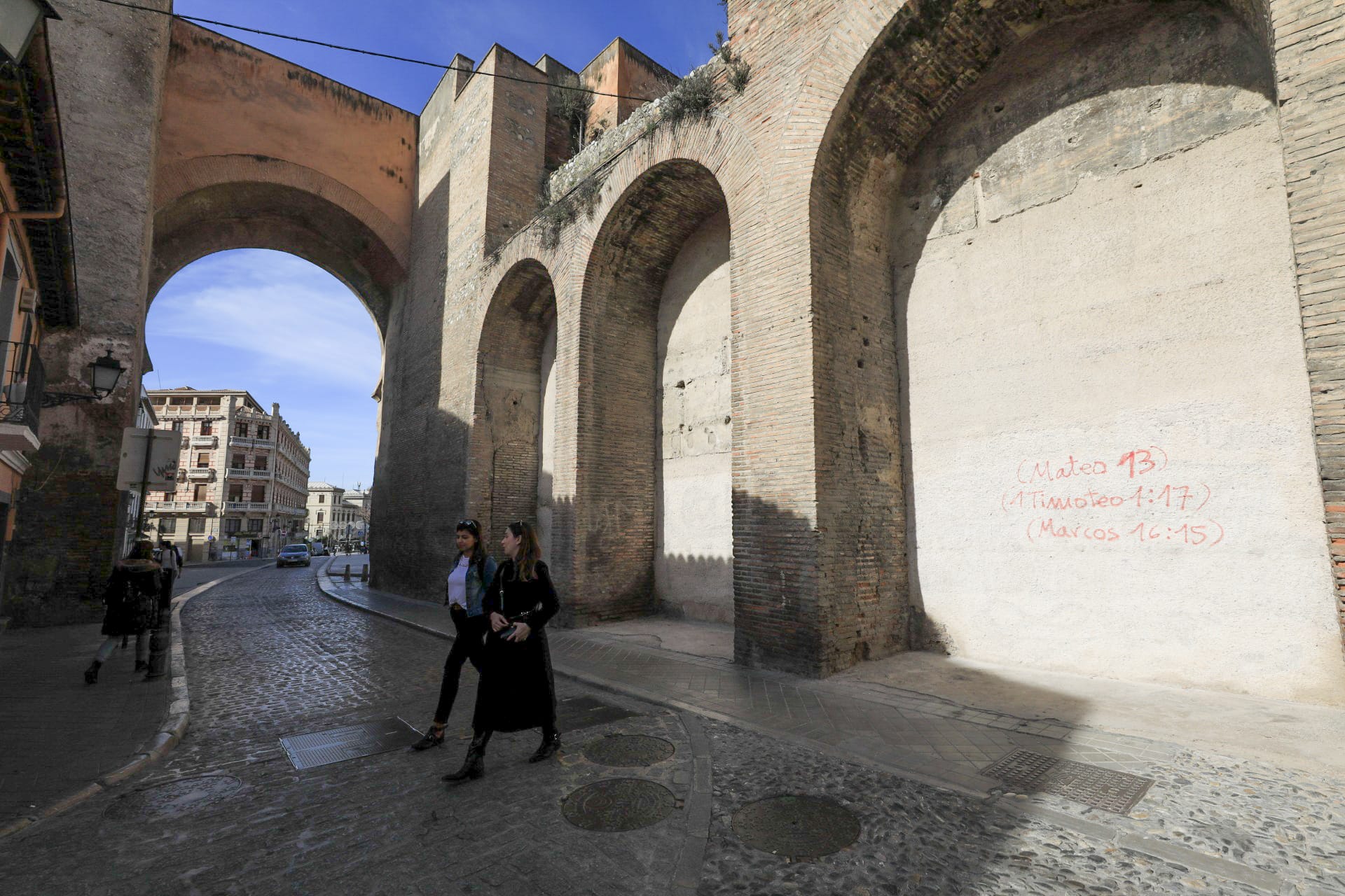 Según ha podido saber Ideal por fuentes policiales, el delincuente, que tiene 36 años y responde a las iniciales J.O.F., ha mancillado diferentes edificios pertenecientes al patrimonio histórico granadino