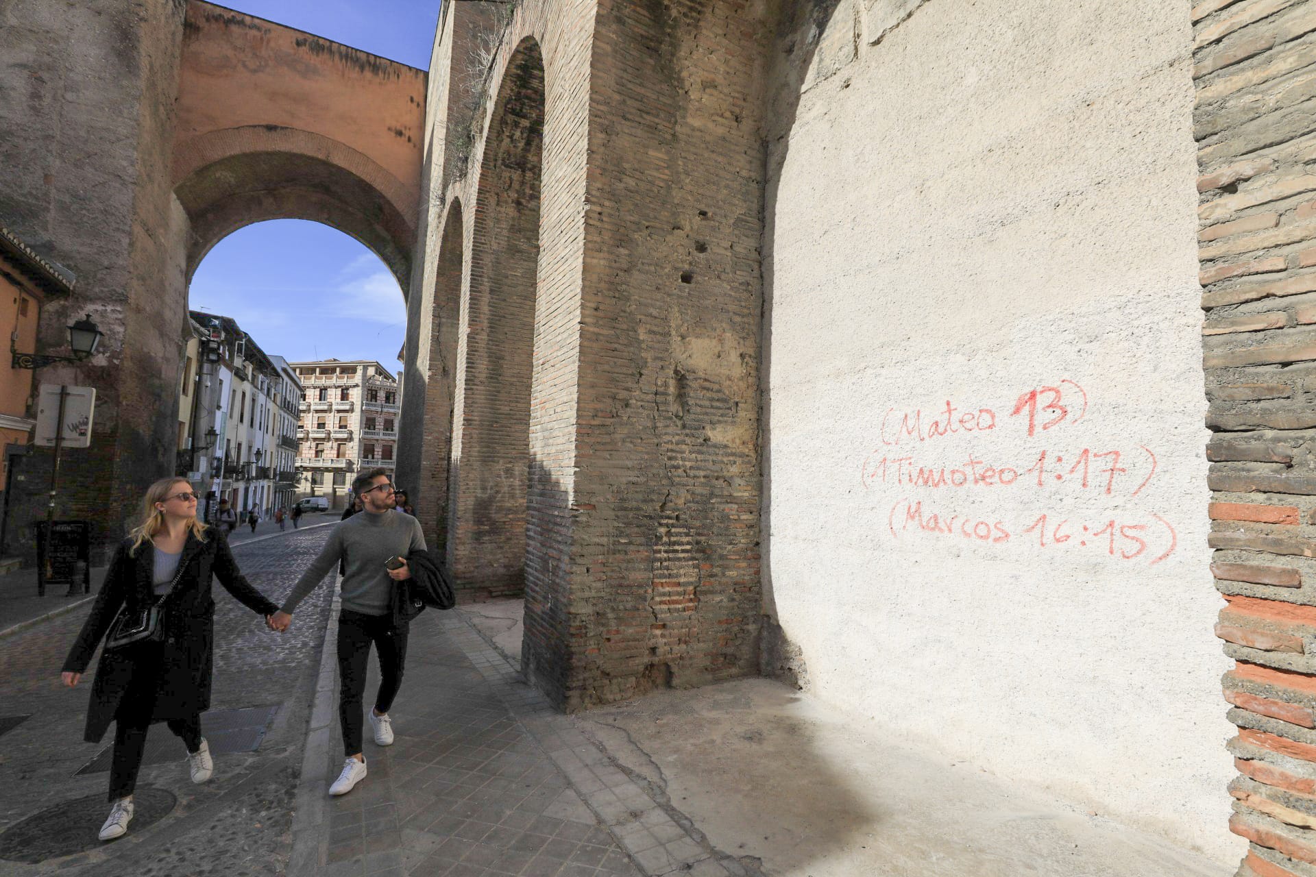 Según ha podido saber Ideal por fuentes policiales, el delincuente, que tiene 36 años y responde a las iniciales J.O.F., ha mancillado diferentes edificios pertenecientes al patrimonio histórico granadino