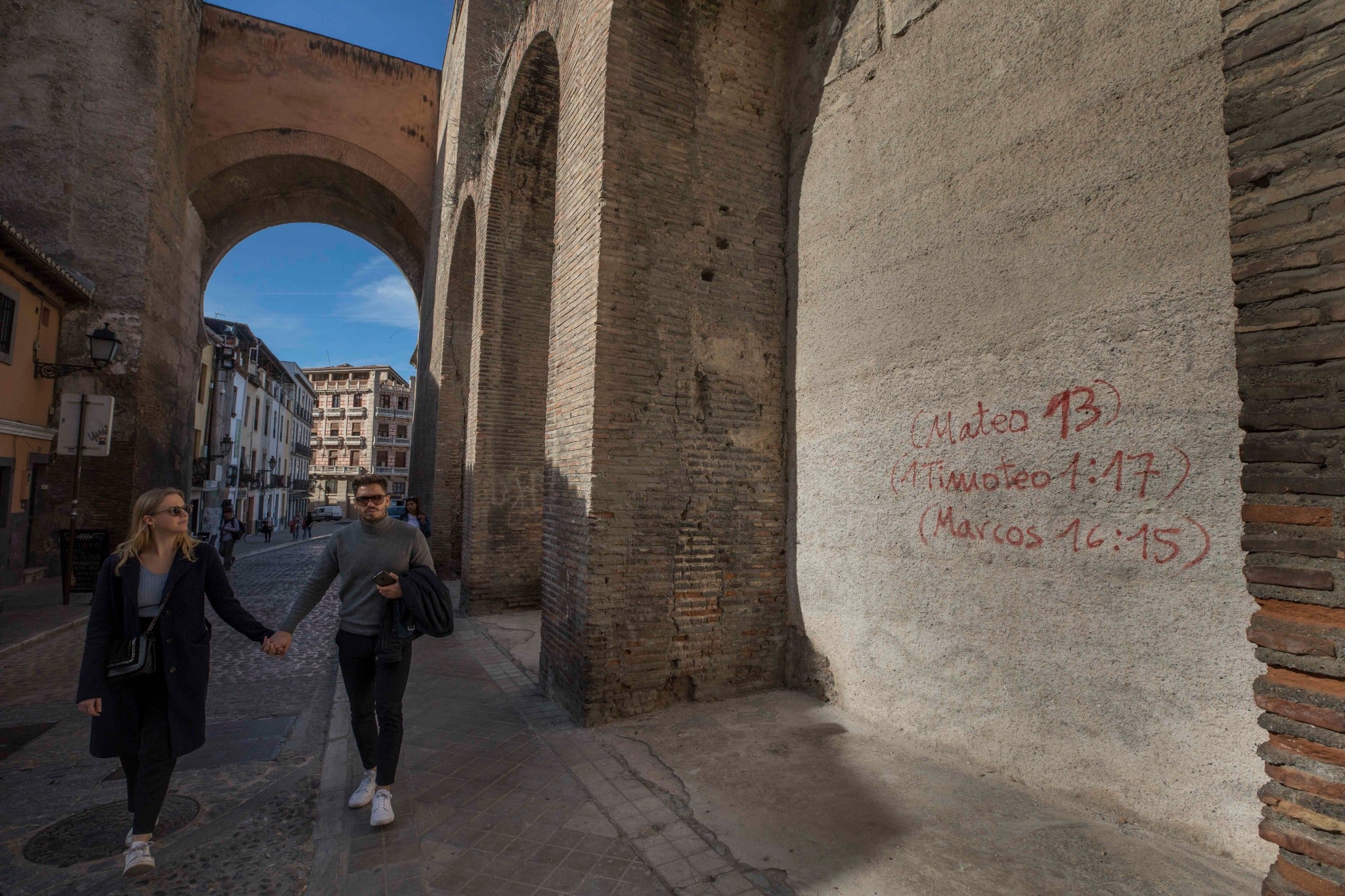 Según ha podido saber Ideal por fuentes policiales, el delincuente, que tiene 36 años y responde a las iniciales J.O.F., ha mancillado diferentes edificios pertenecientes al patrimonio histórico granadino