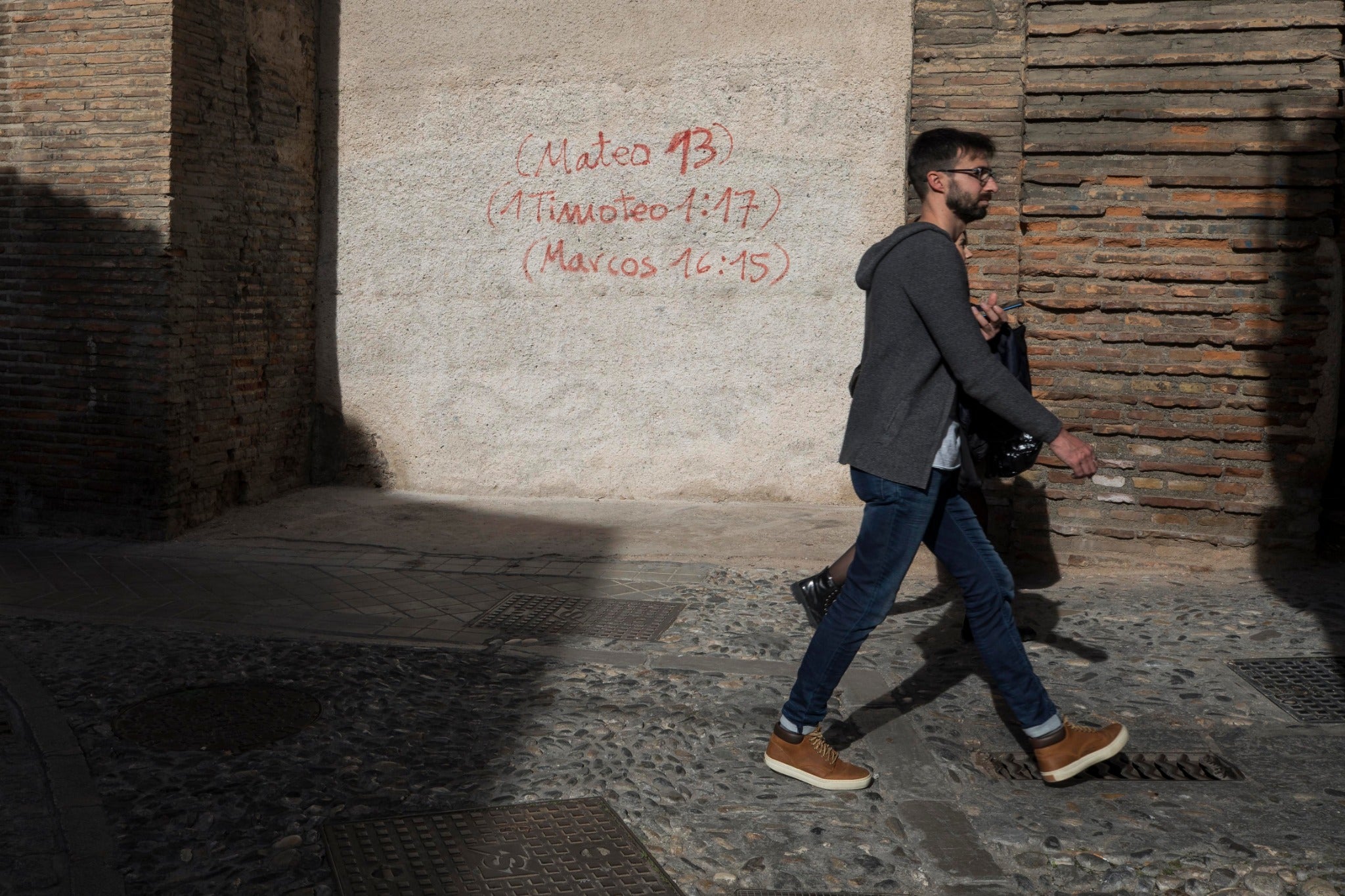 Según ha podido saber Ideal por fuentes policiales, el delincuente, que tiene 36 años y responde a las iniciales J.O.F., ha mancillado diferentes edificios pertenecientes al patrimonio histórico granadino