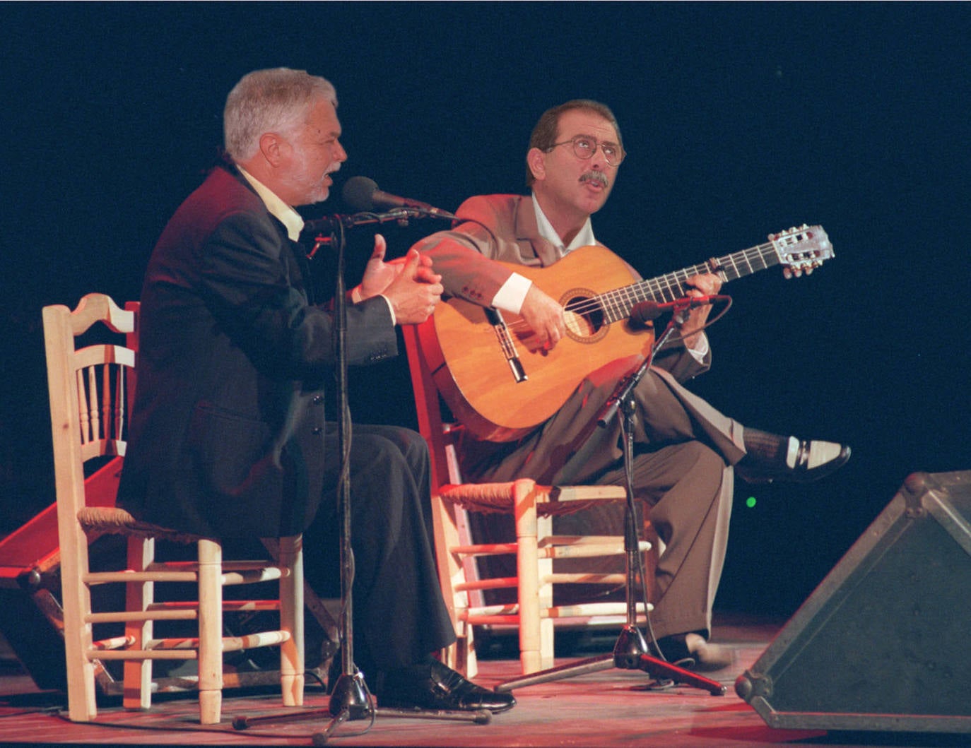 En 1999, Moratalla y Berbel aparcaron sus diferencias y se marcaron y cante. Un inocente y divertido montaje de Ramón L. Pérez.