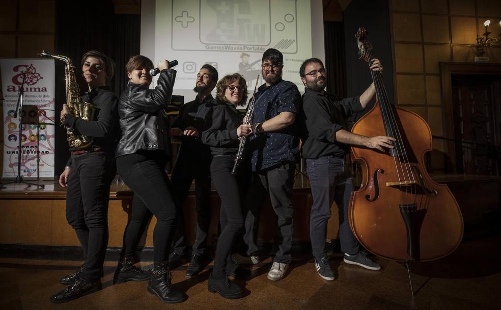 María, Lucía,Juanmi, Carmen, Sergio y Abraham, la versión 'portátil' de la Games Waves Band.