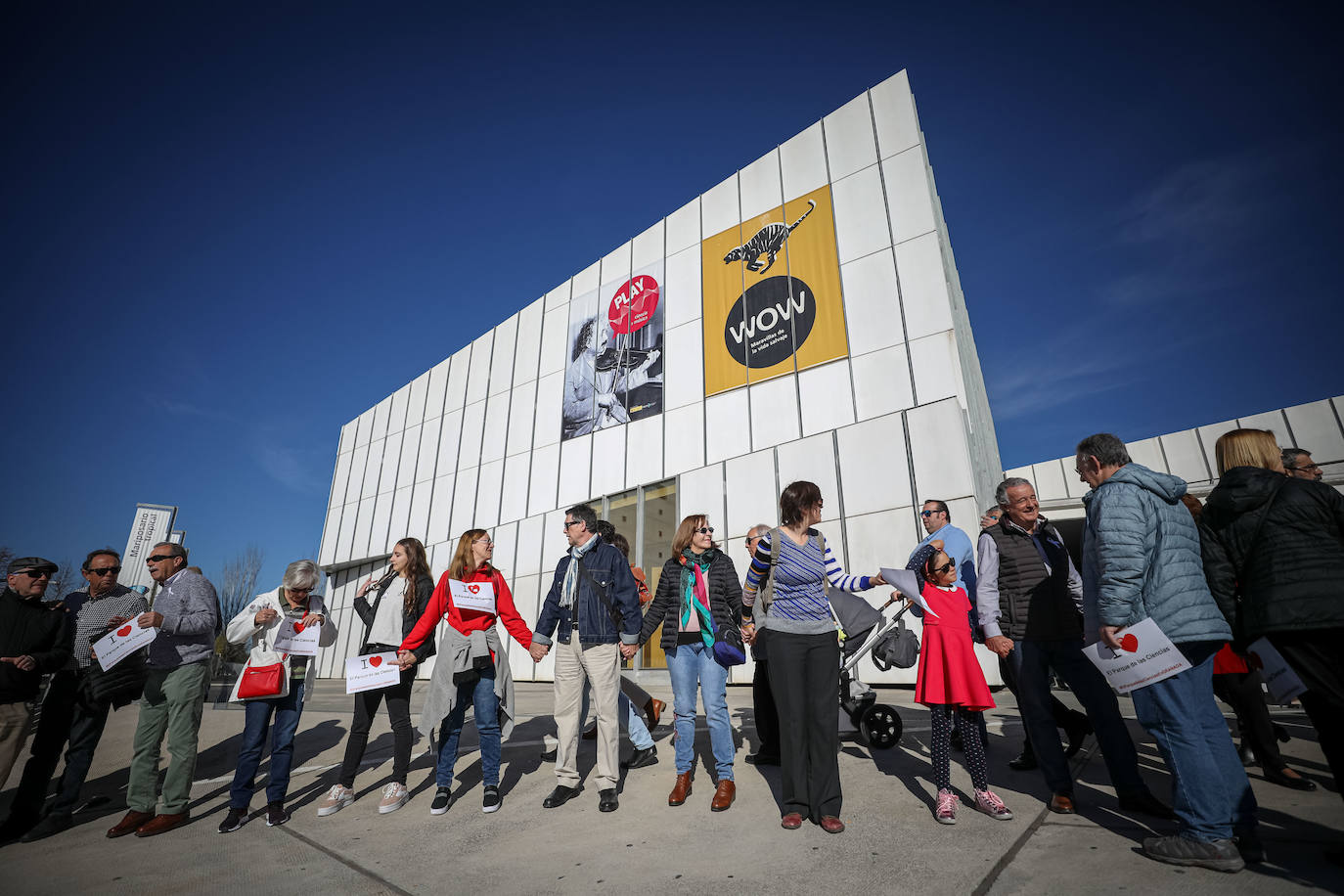 Cientos de granadinos se han reunido para exigir independiencia económica para la instalación científica 