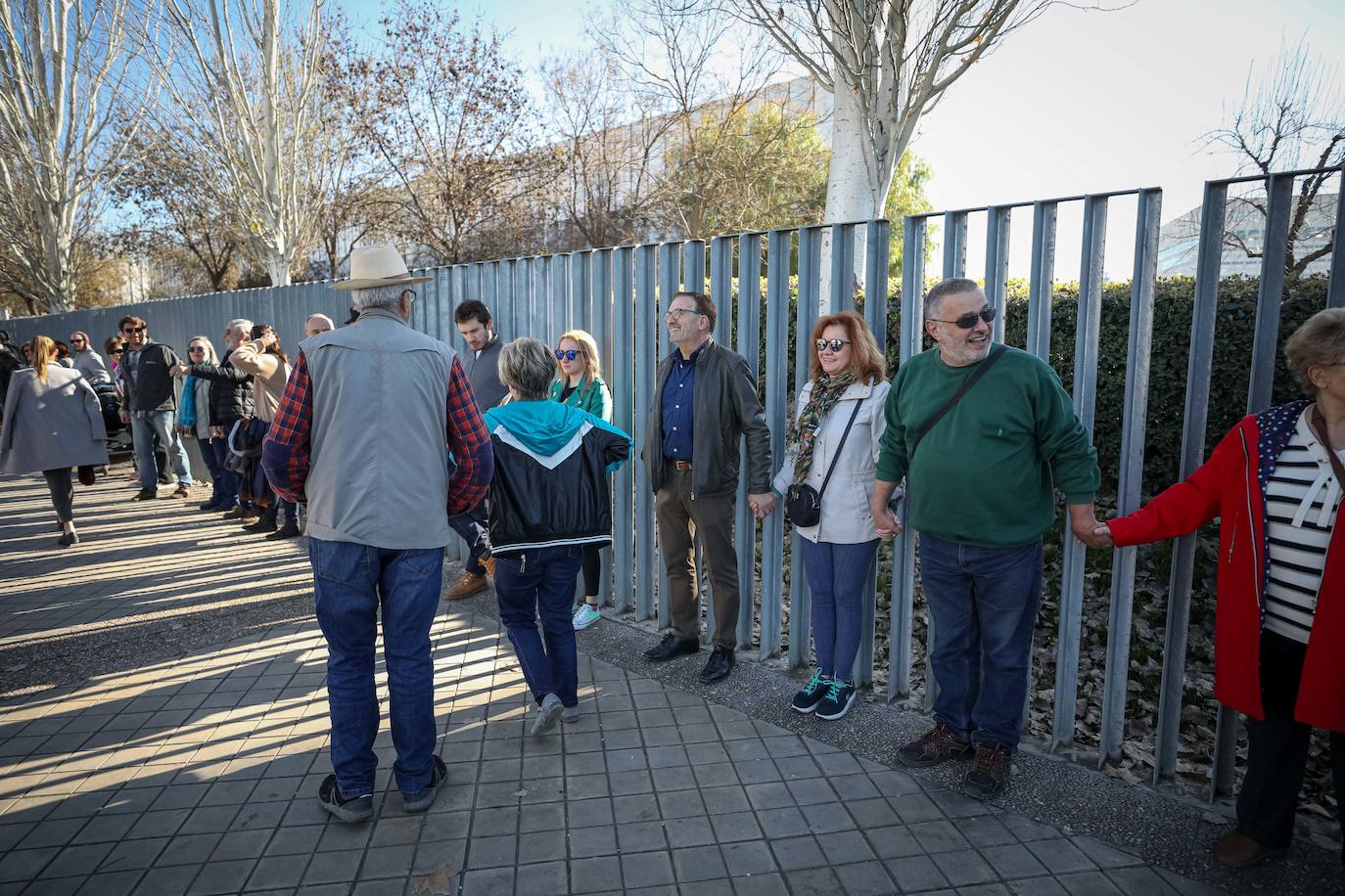 Cientos de granadinos se han reunido para exigir independiencia económica para la instalación científica 