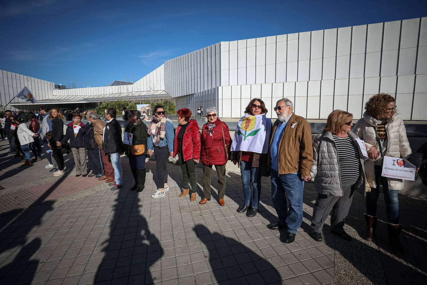 Cientos de granadinos se han reunido para exigir independiencia económica para la instalación científica 