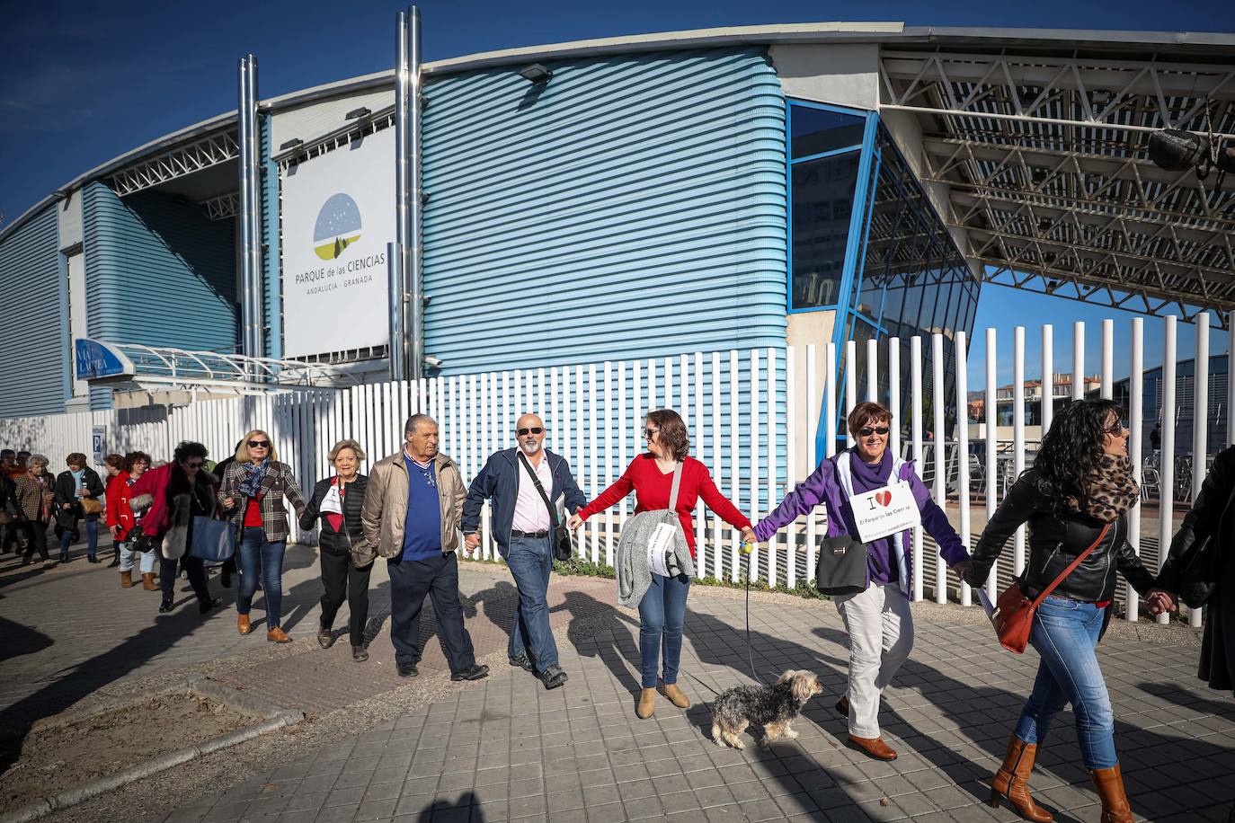 Cientos de granadinos se han reunido para exigir independiencia económica para la instalación científica 