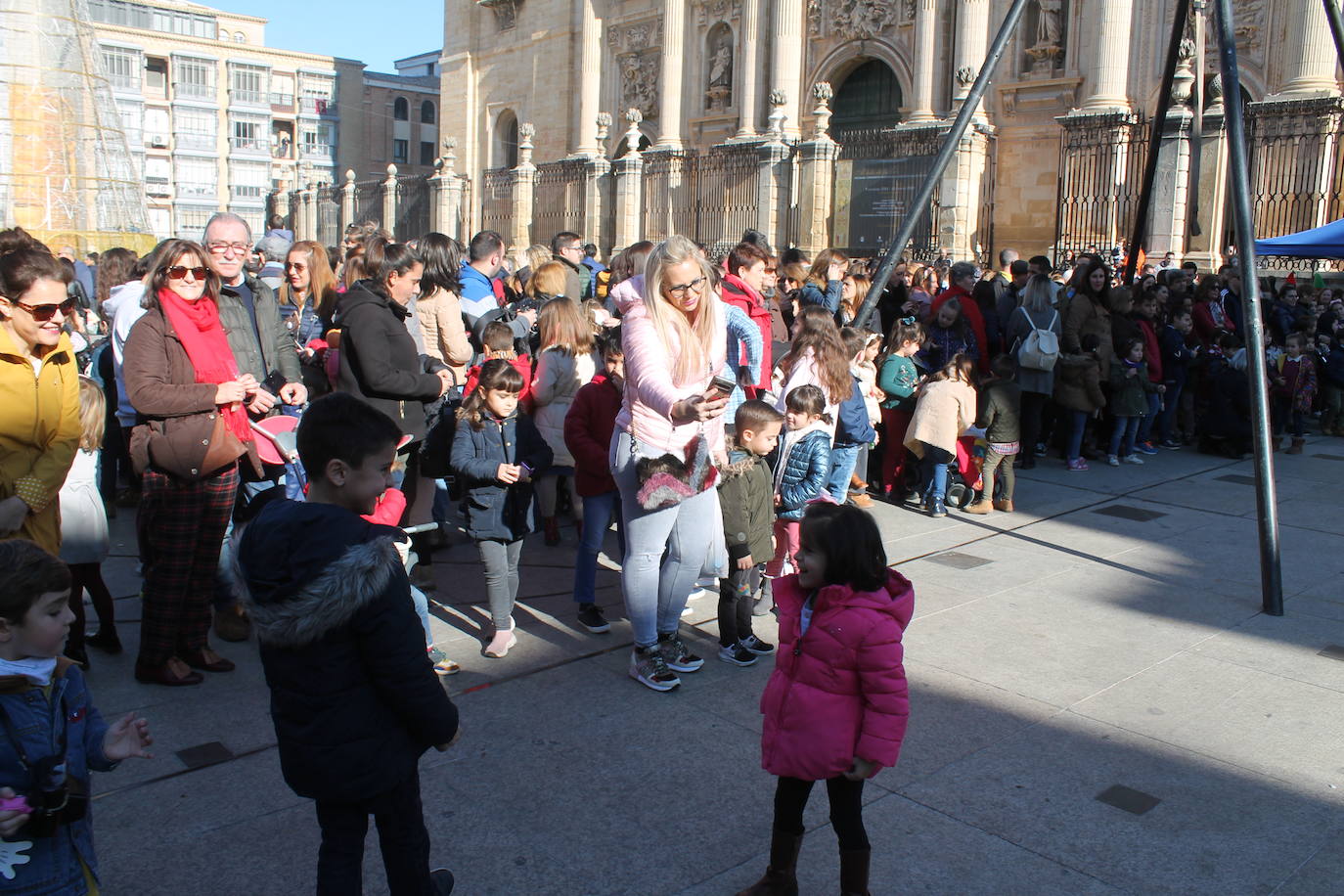 Los niños se han reunido en la capital para celebrar con gominolas la llegada de 2020 