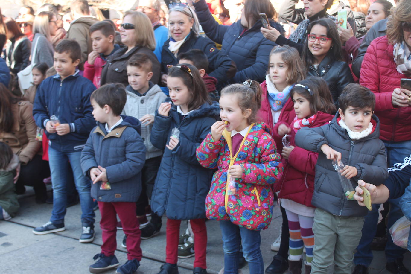 Los niños se han reunido en la capital para celebrar con gominolas la llegada de 2020 