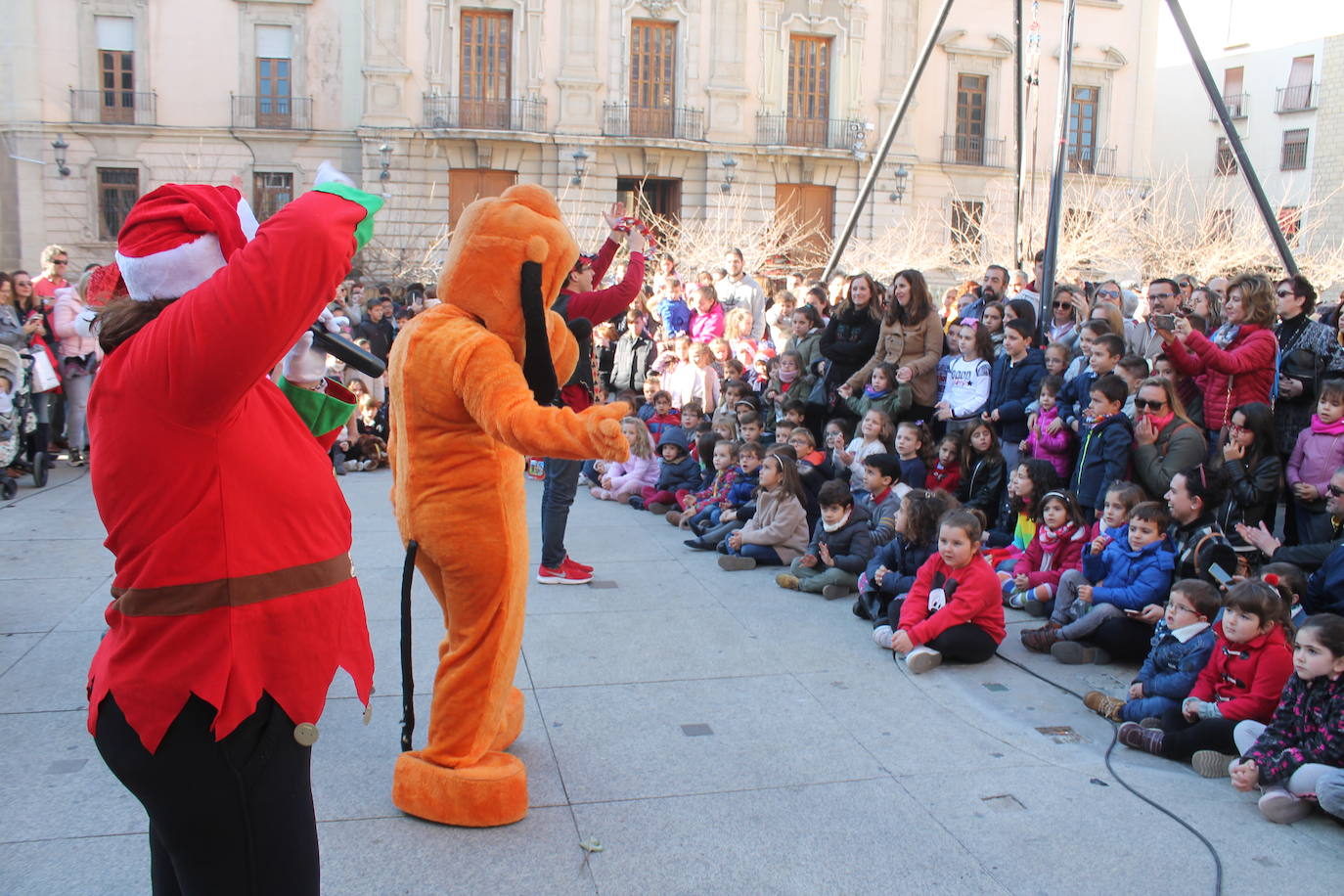 Los niños se han reunido en la capital para celebrar con gominolas la llegada de 2020 
