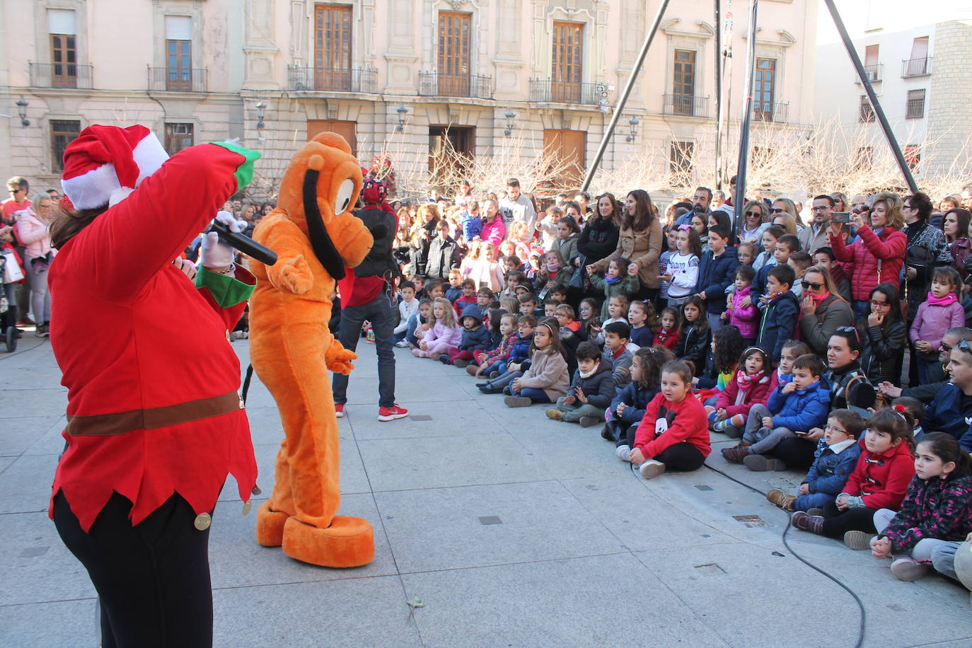 Los niños se han reunido en la capital para celebrar con gominolas la llegada de 2020 