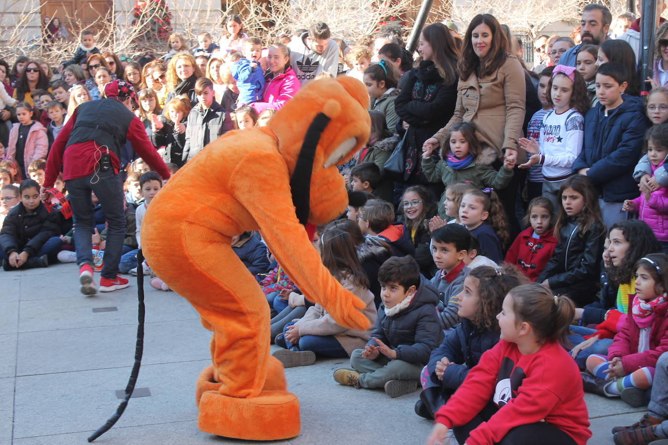 Los niños se han reunido en la capital para celebrar con gominolas la llegada de 2020 
