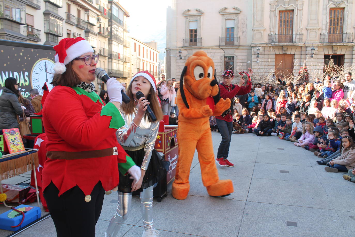 Los niños se han reunido en la capital para celebrar con gominolas la llegada de 2020 