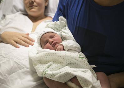 Imagen secundaria 1 - Vega, la primera bebé granadina del 2020