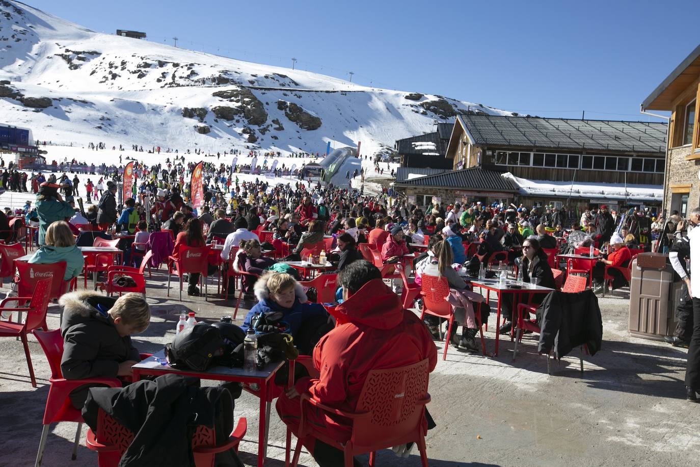 Unas 7.500 personas celebran el Año Nuevo en Sierra Nevada