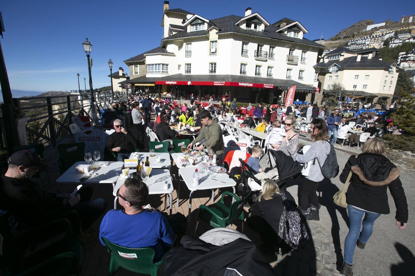Unas 7.500 personas celebran el Año Nuevo en Sierra Nevada