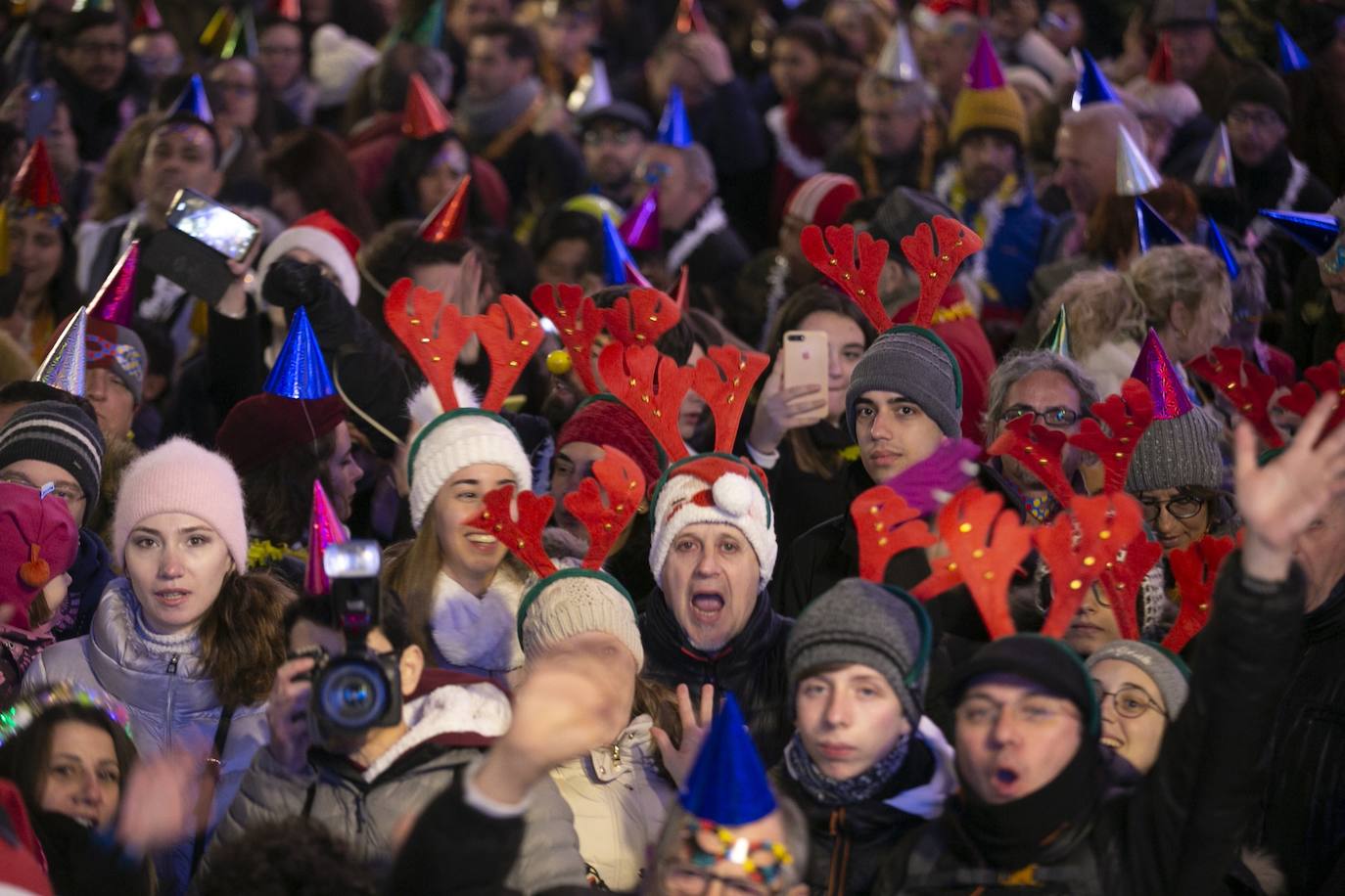 Miles de personas dsifrutaron de la Nochevieja en la capital