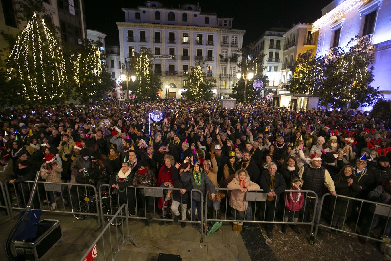 Miles de personas dsifrutaron de la Nochevieja en la capital