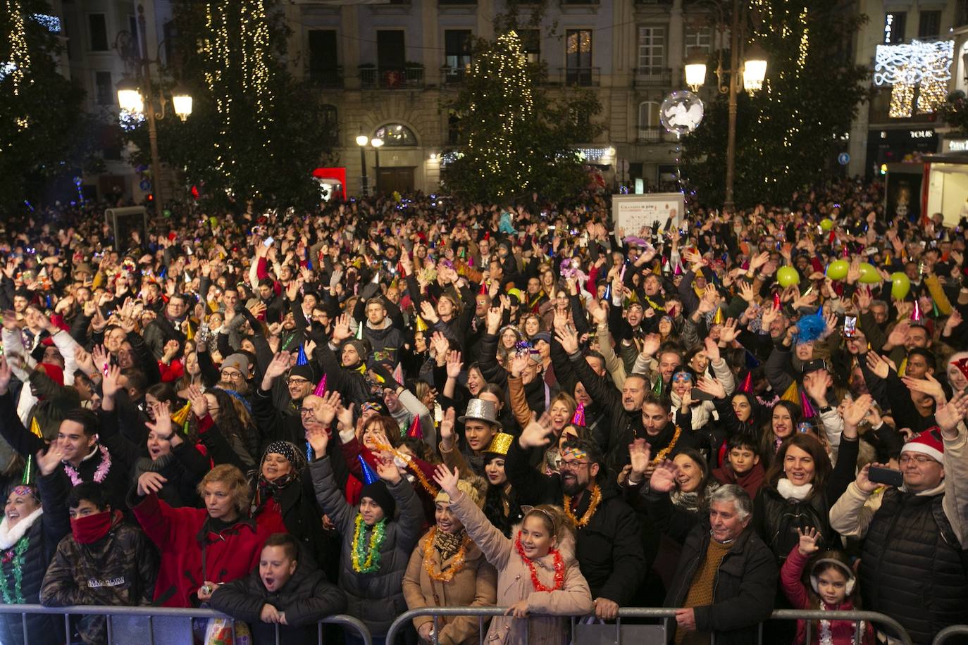 Miles de personas dsifrutaron de la Nochevieja en la capital