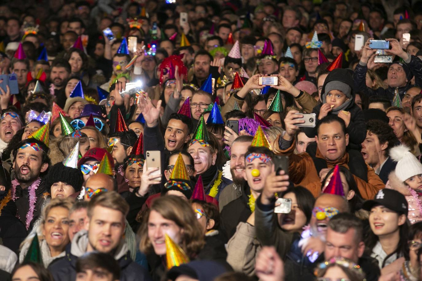 Miles de personas dsifrutaron de la Nochevieja en la capital