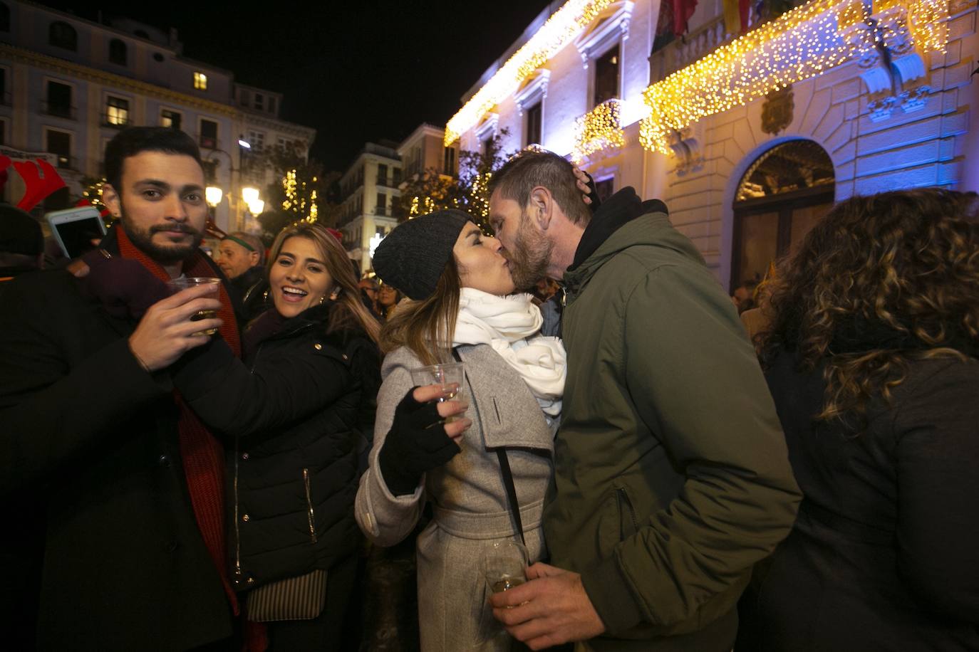 Miles de personas dsifrutaron de la Nochevieja en la capital