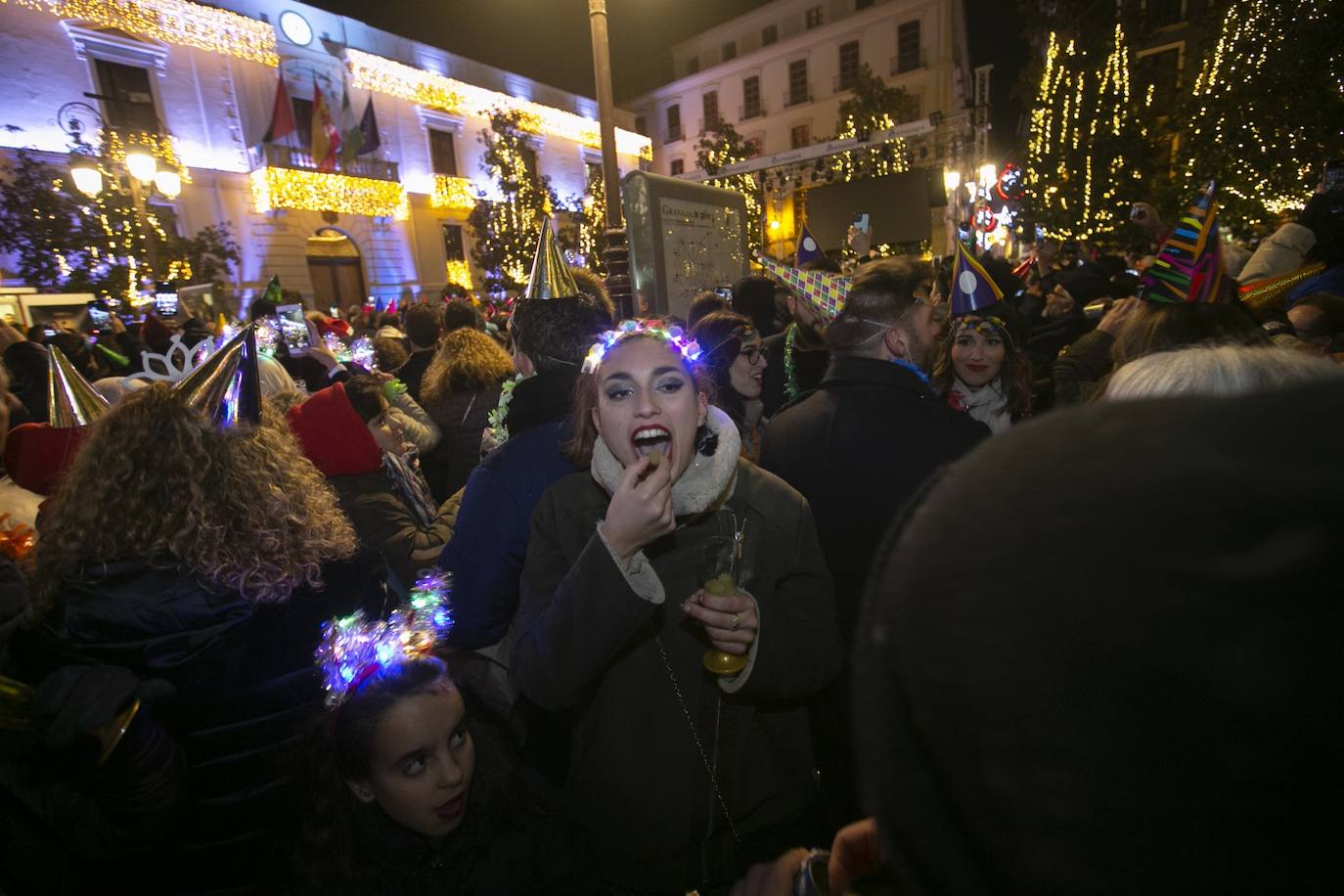 Miles de personas dsifrutaron de la Nochevieja en la capital