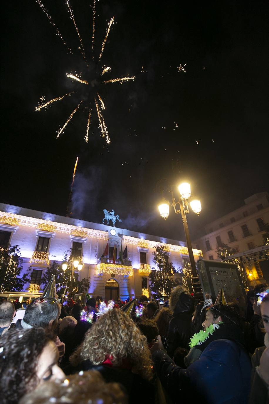 Miles de personas dsifrutaron de la Nochevieja en la capital