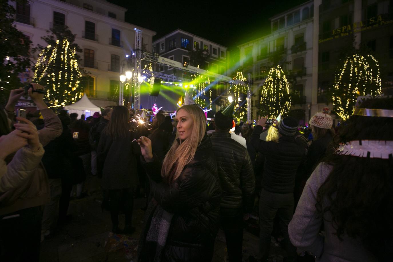 Miles de personas dsifrutaron de la Nochevieja en la capital