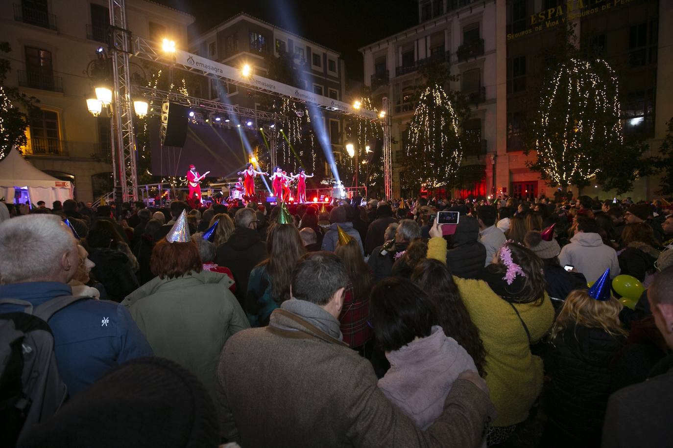 Miles de personas dsifrutaron de la Nochevieja en la capital