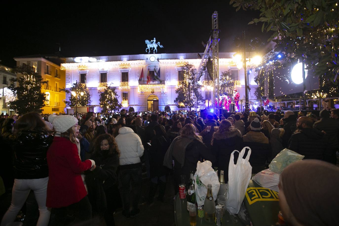 Miles de personas dsifrutaron de la Nochevieja en la capital