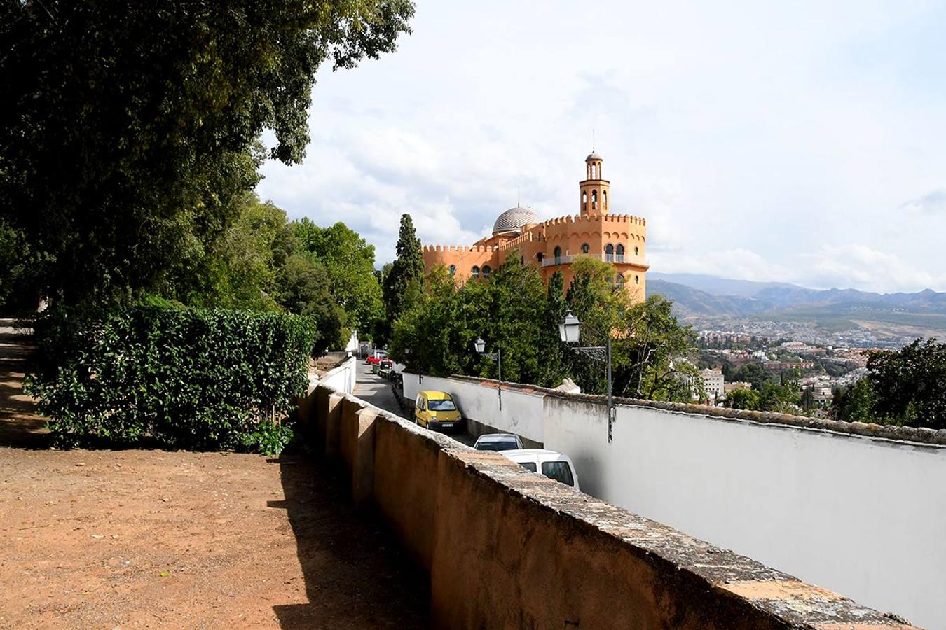 El Carmen de los Catalanes, jardines y estanques junto al alhambra Palace 