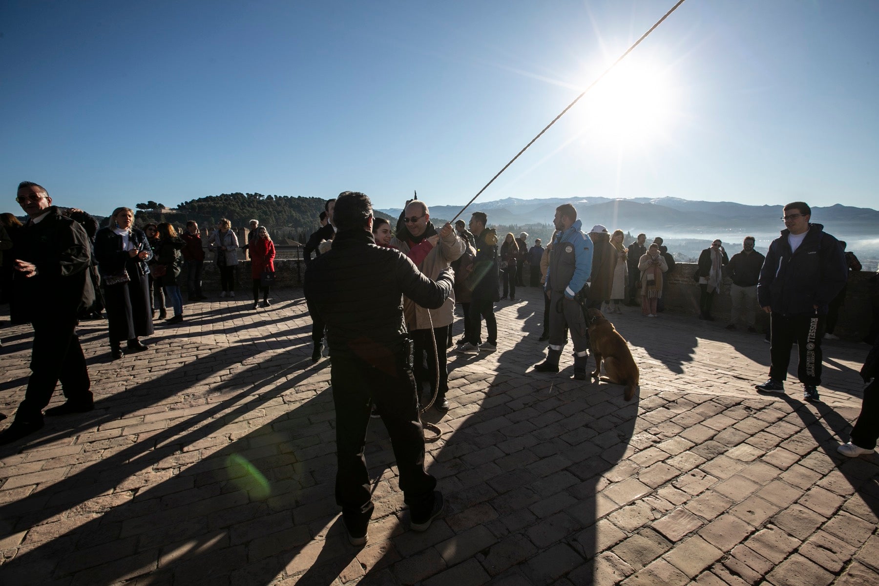 Fotos: Se cumple la tradición de tocar la campana de la Torre de la Vela el 2 de enero