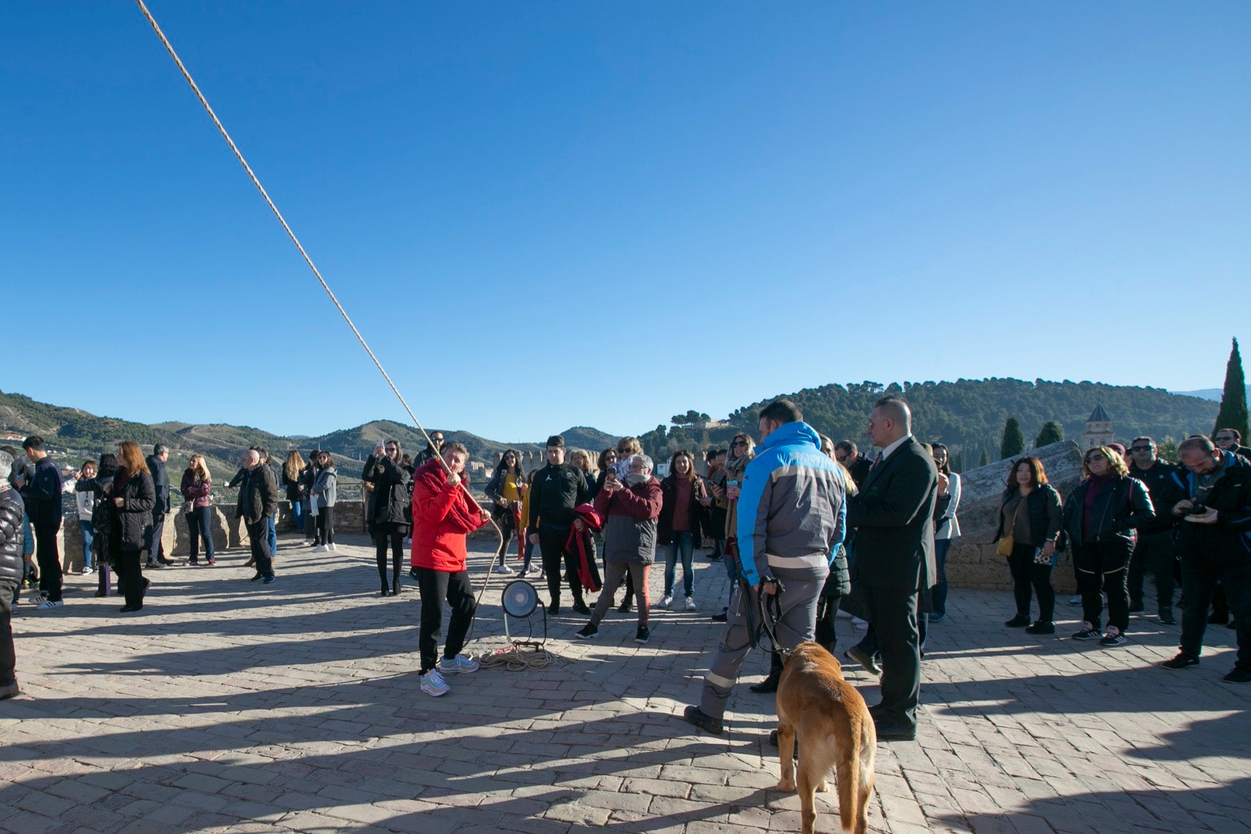 Fotos: Se cumple la tradición de tocar la campana de la Torre de la Vela el 2 de enero