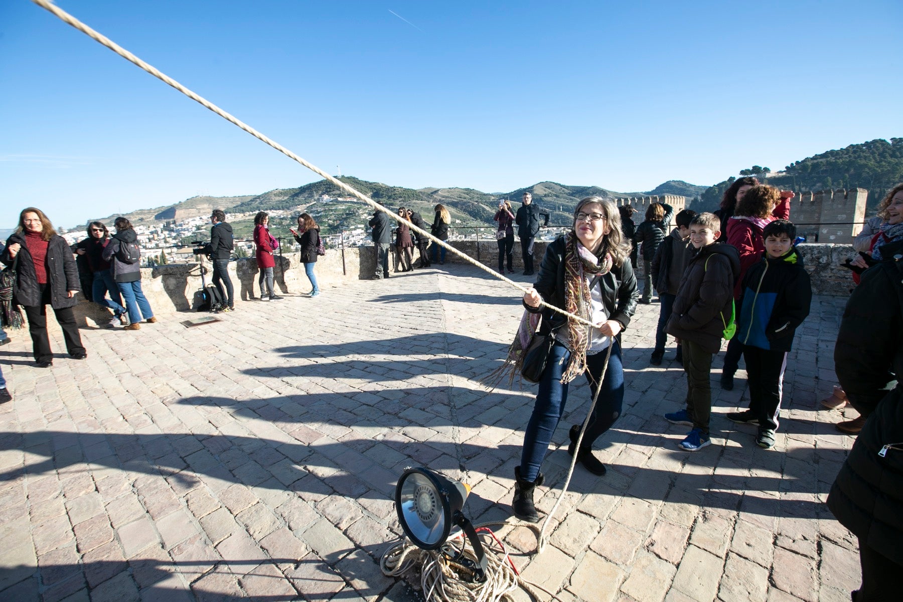 Fotos: Se cumple la tradición de tocar la campana de la Torre de la Vela el 2 de enero