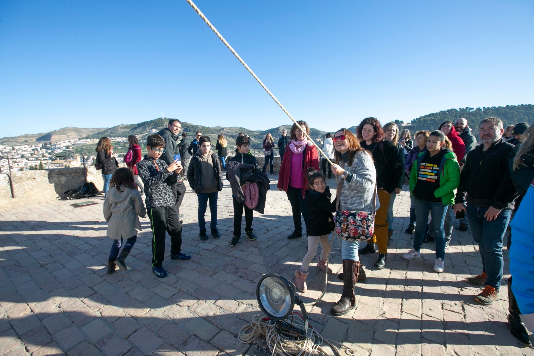 Fotos: Se cumple la tradición de tocar la campana de la Torre de la Vela el 2 de enero