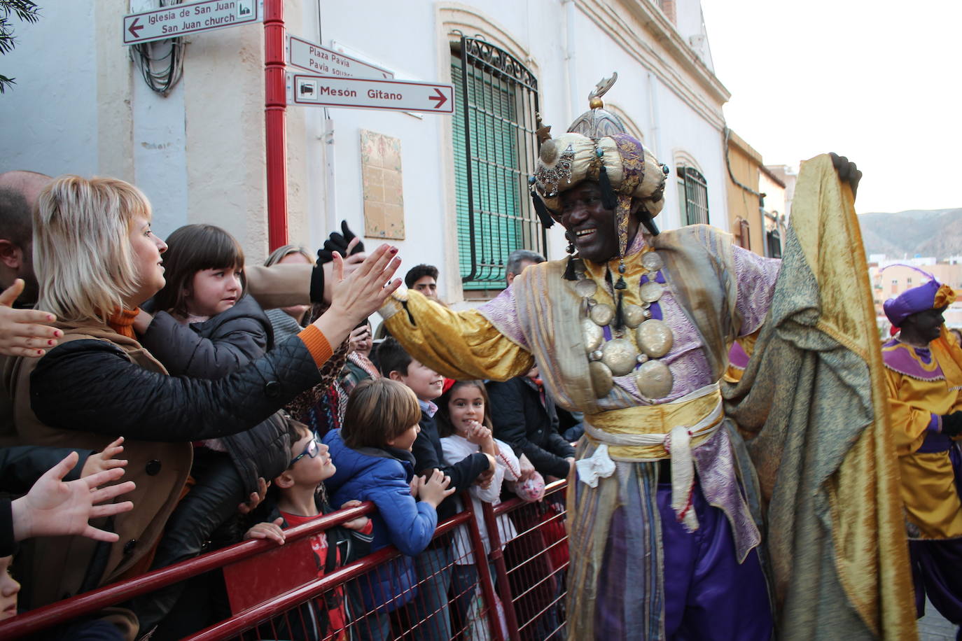 La cabalgata de Sus Majestades de Oriente recorren la ciudad en la noche más esperada de estas fiestas