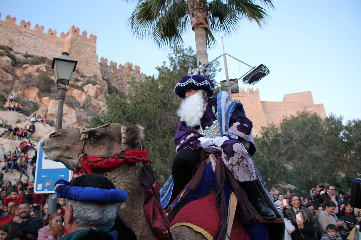 La cabalgata de Sus Majestades de Oriente recorren la ciudad en la noche más esperada de estas fiestas