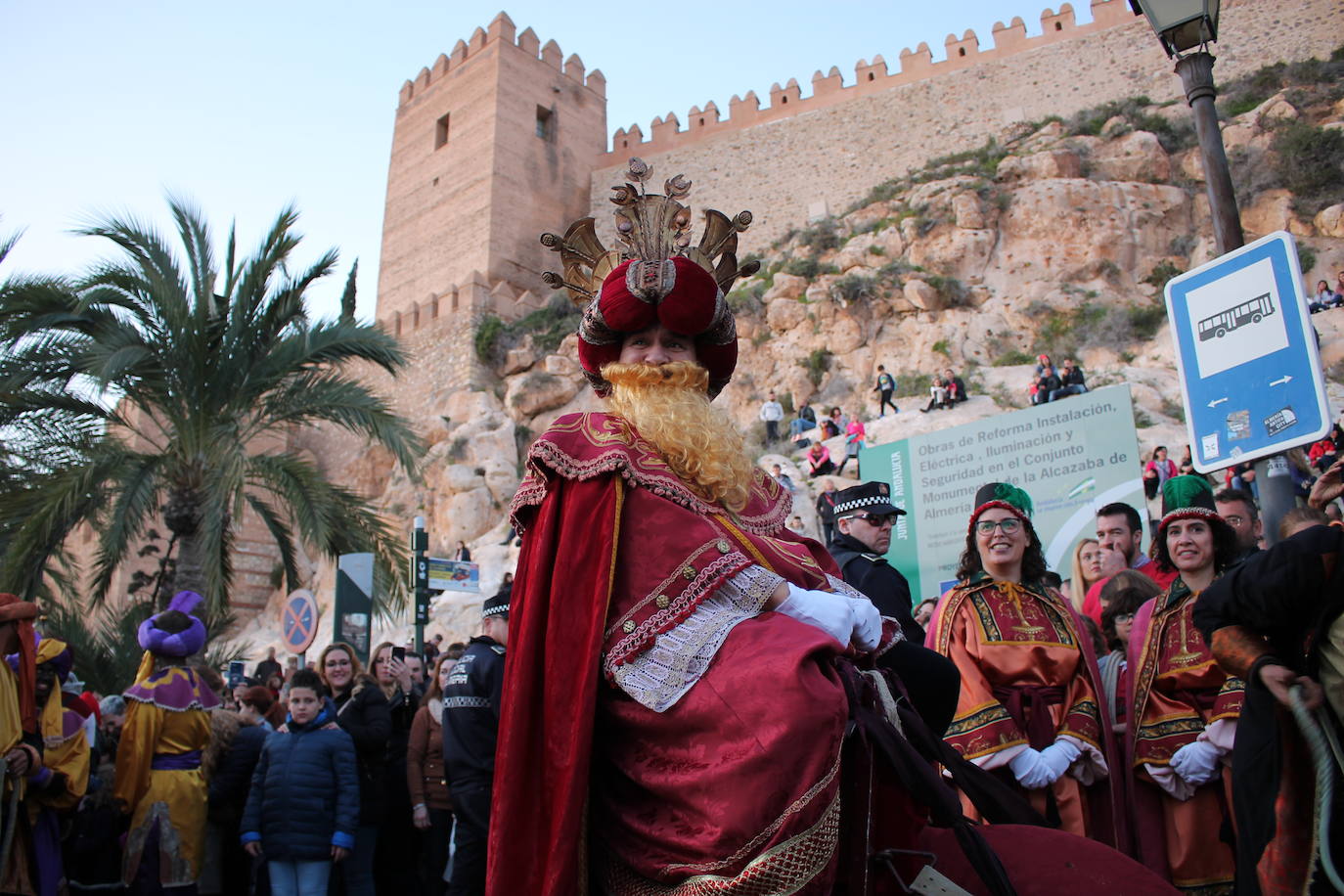 La cabalgata de Sus Majestades de Oriente recorren la ciudad en la noche más esperada de estas fiestas